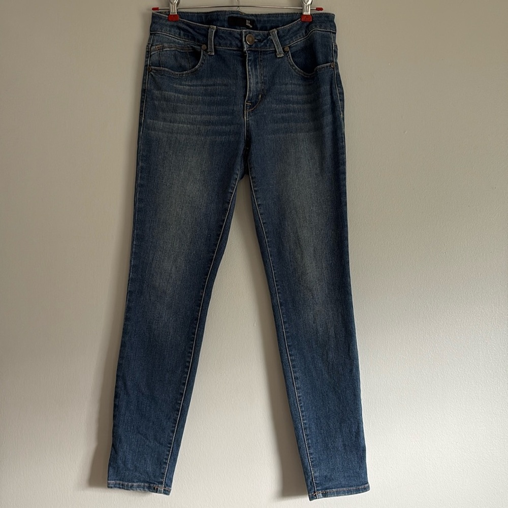 1822 jeans, size 6, medium wash, straight leg